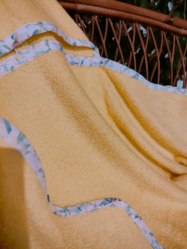 Sortie de bain jaune - Personnalisable